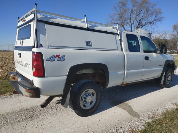 06 Chevy Silverado 2500HD - cars & trucks - by owner - vehicle... for sale in Kalona, IA – photo 7
