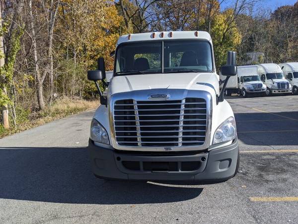 2013 Freightliner Cascadia Day Cab - cars & trucks - by dealer -... for sale in Wappingers Falls, IN – photo 2