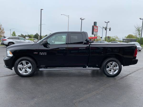 2015 RAM 1500 Express Quad Cab 4WD - Blk/Blk - Only 43k miles! for sale in Oak Forest, IL – photo 4