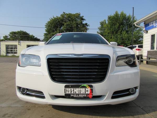 2014 Chrysler 300 4dr Sdn 300S AWD - cars & trucks - by dealer -... for sale in Waterloo, IA – photo 8
