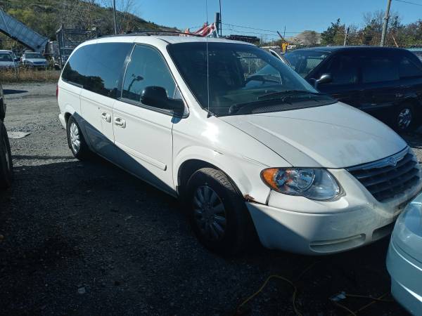 05 Chrysler town and country - cars & trucks - by owner - vehicle... for sale in Temple Hills, District Of Columbia – photo 6