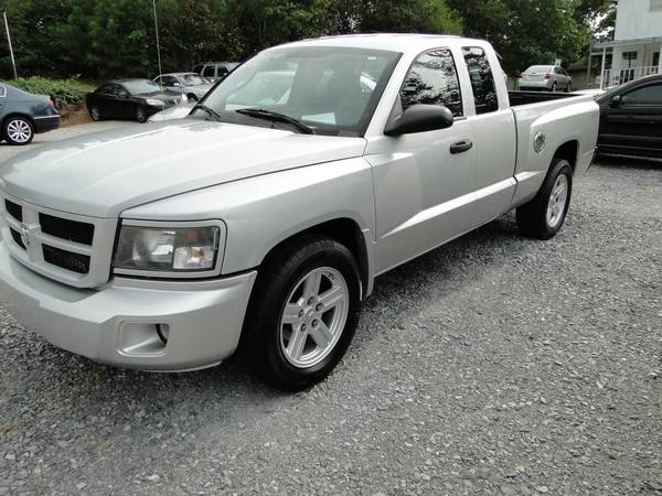 08 Dodge Dakota Xtended Cab Must see! Low miles! - cars & trucks -... for sale in Maryille, TN – photo 2