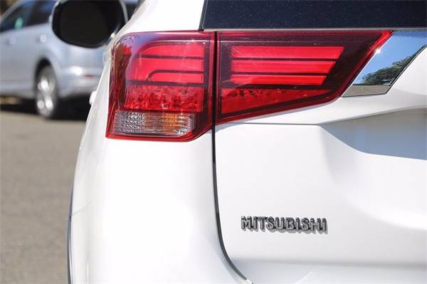 2018 Mitsubishi Outlander Es - - by dealer - vehicle for sale in Elk Grove, CA – photo 11