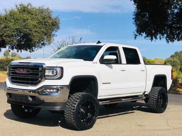 2018 GMC SIERRA 1500 CREW CAB * LIFTED * 4X4 * LOW MILES * B@D @SS !! for sale in Modesto, CA – photo 2