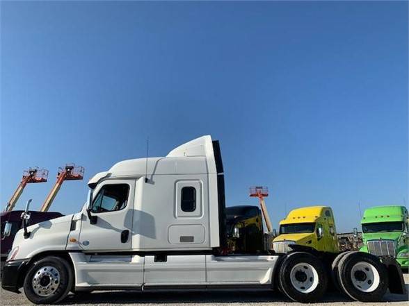 2013 FREIGHTLINER CASCADIA 125 ** FINANCING AVAILABLE ** for sale in Houston, TX – photo 5
