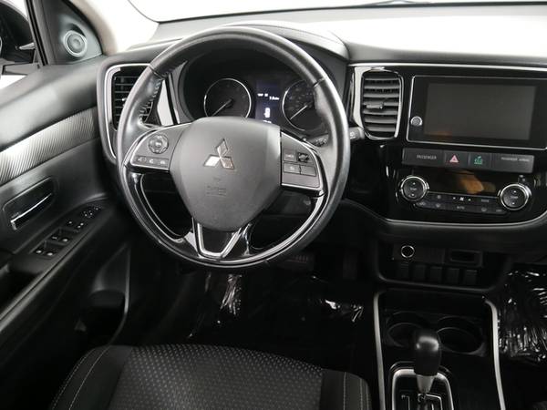 2017 Mitsubishi Outlander - cars & trucks - by dealer - vehicle... for sale in Inver Grove Heights, MN – photo 17