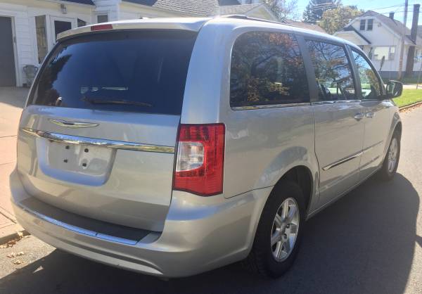 2012 CHRYSLER TOWN AND COUNTRY SUBURBAN for sale in utica, NY – photo 7