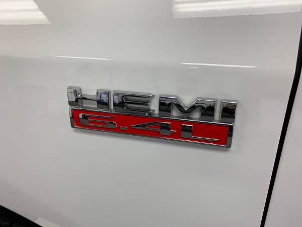 2019 Ram 2500 Big Horn 6.4L Hemi V8 4wd Crew Cab ONLY 2,767 MILES!! for sale in Cambridge, MN – photo 14