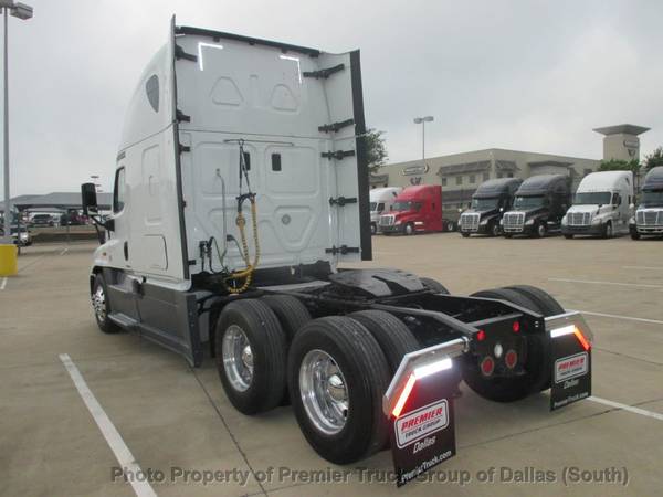 2014 *Freightliner* *Cascadia Evolution* White for sale in Dallas, TX – photo 5
