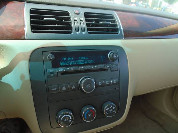 2010 Buick Lucerne nice - cars & trucks - by dealer - vehicle... for sale in Sioux City, IA – photo 8