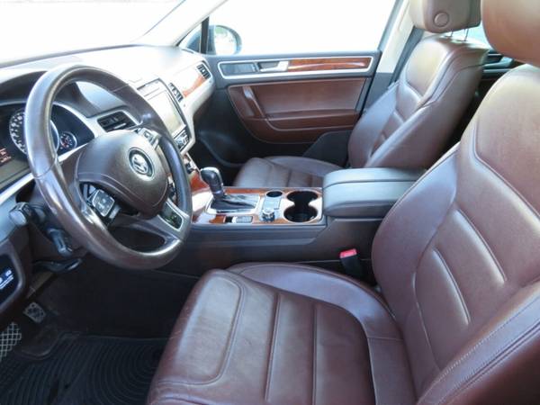2012 Volkswagen Touareg 4dr TDI Diesel...124,000 miles...$11,900... for sale in Waterloo, IA – photo 8