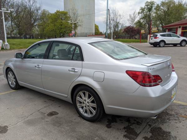 NICE 2008 Toyota Avalon Limited for sale in Des Moines, IA – photo 2