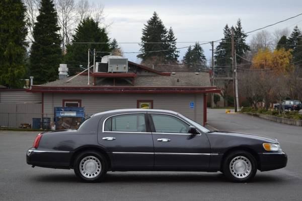 2002 Lincoln Town Car Executive 4dr Sedan - cars & trucks - by... for sale in Tacoma, WA – photo 2