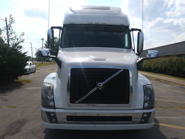 2016 Volvo VNL 670 Semi-Truck for sale in Bowling Green, IN – photo 3
