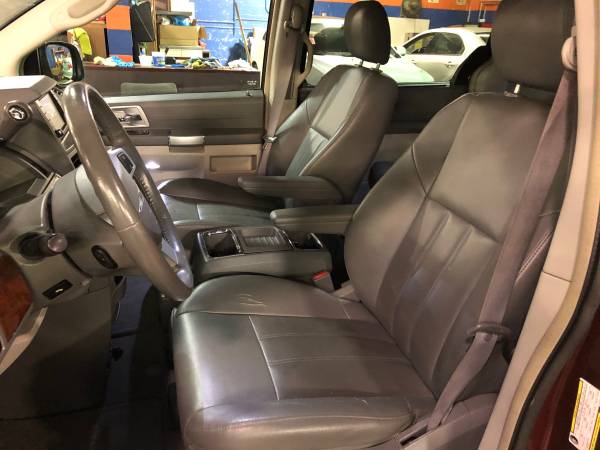 2008 Chrysler town and country - cars & trucks - by dealer - vehicle... for sale in Columbus, OH – photo 10