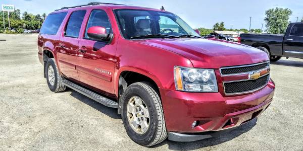 2007 Chevrolet Suburban LT - cars & trucks - by dealer - vehicle... for sale in Neenah, WI – photo 12