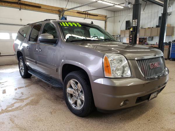 **2012 GMC YUKON SLT 4X4 V8 LEATHER/SUNROOF** - cars & trucks - by... for sale in Cambridge, MN – photo 3