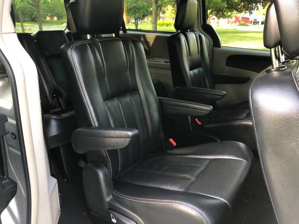 2012 Chrysler Town and Country Fully Loaded Leather-DVD-3RD ROW 7-Pass for sale in Brooklyn, NY – photo 16