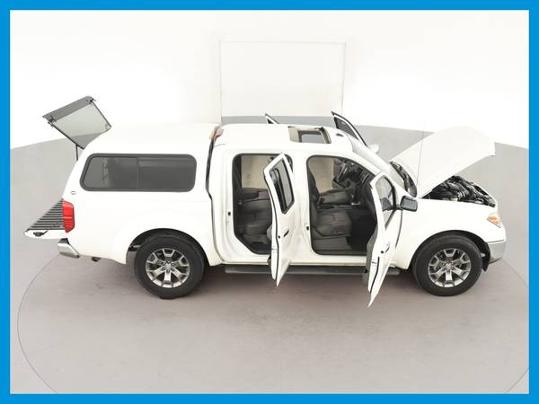 2019 Nissan Frontier Crew Cab SL Pickup 4D 5 ft pickup White for sale in LAWTON, OK – photo 20