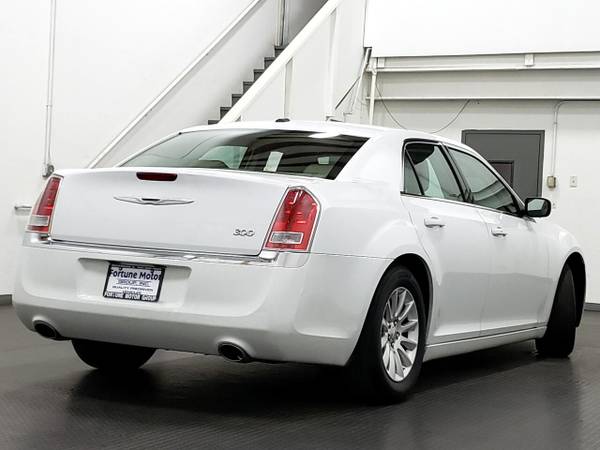 2014 Chrysler 300-Series 4dr Sdn RWD - - by for sale in WAUKEGAN, IL – photo 4