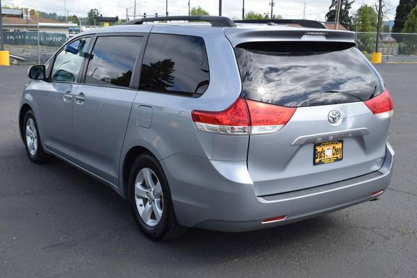2011 Toyota Sienna LE - - by dealer - vehicle for sale in Cottage Grove, OR – photo 4