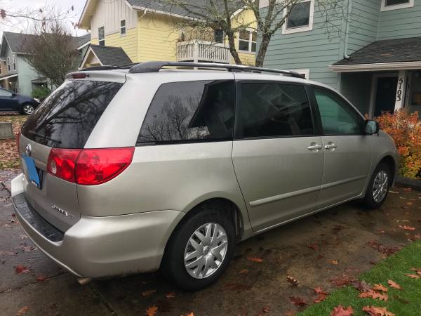 Toyota Sienna - cars & trucks - by owner - vehicle automotive sale for sale in Corvallis, OR – photo 3