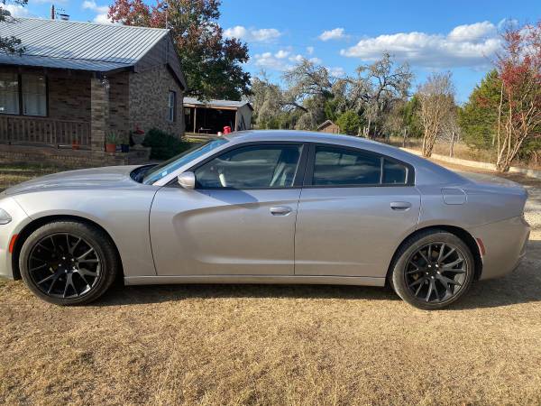 2016 Dodge Charger SE - cars & trucks - by owner - vehicle... for sale in Wimberley, TX – photo 2