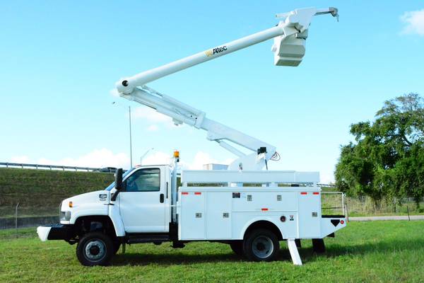 2009 GMC C5500 ALTEC BUCKET TRUCK 4X4 42FT - - by for sale in Other, KY – photo 4