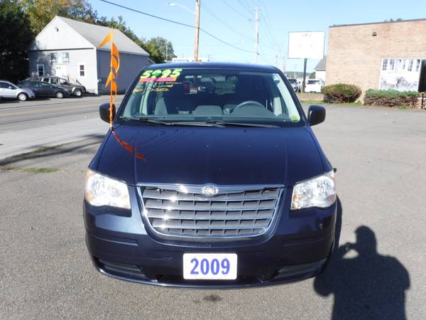 09 Chrysler Town & Country LX V6 Auto Loaded 90K Clean Carfax! for sale in ENDICOTT, NY – photo 5