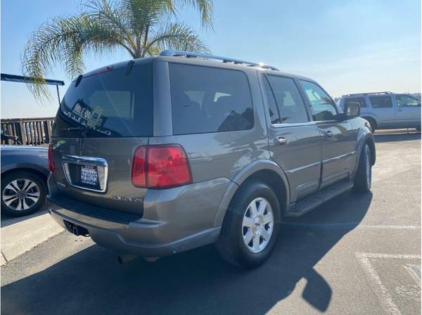 2004 Lincoln Navigator**Loaded**Low Miles**4x4** - cars & trucks -... for sale in Fresno, CA – photo 3