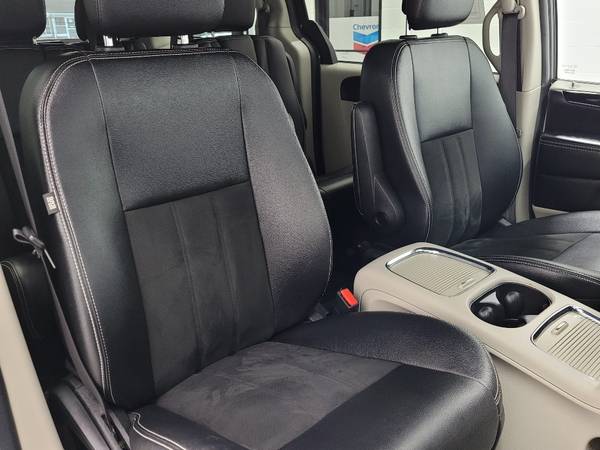 2019 Dodge Grand Caravan SXT- remote start, back up Camera! - cars &... for sale in Silvis, IA – photo 17