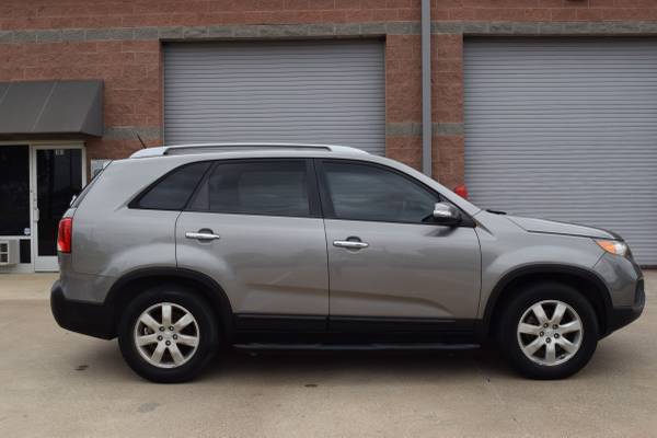 2012 KIA SORENTO!!3 ROW OF SEATS - cars & trucks - by owner -... for sale in Lewisville, TX – photo 4