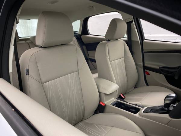 2016 Ford Focus SE Hatchback 4D hatchback White - FINANCE ONLINE -... for sale in Arlington, TX – photo 18