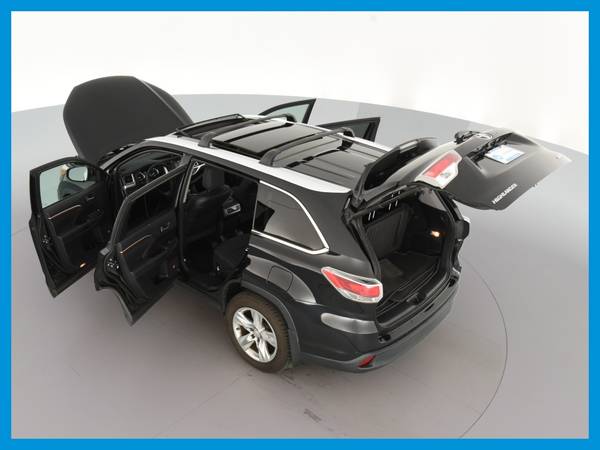 2015 Toyota Highlander Limited Platinum Sport Utility 4D suv Black for sale in Arlington, TX – photo 17