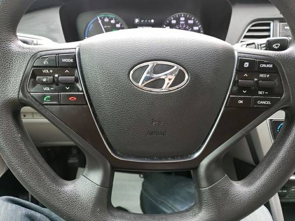 * * * 2016 Hyundai Sonata Plug-in Hybrid Sedan 4D * * * - cars &... for sale in Santa Clara, UT – photo 20