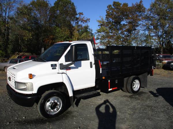 2005 Chevrolet C4C042 C4500 12 FOOT RACK BODY STAKE BODY for sale in south amboy, NJ – photo 2