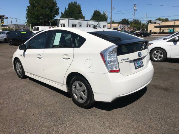 2011 TOYOTA PRIUS RUNS GREAT SUPER CLEAN - cars & trucks - by dealer... for sale in Eugene, OR – photo 4