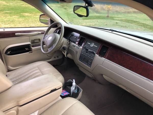 Lincoln town car good condition - cars & trucks - by owner - vehicle... for sale in New London, IL – photo 3