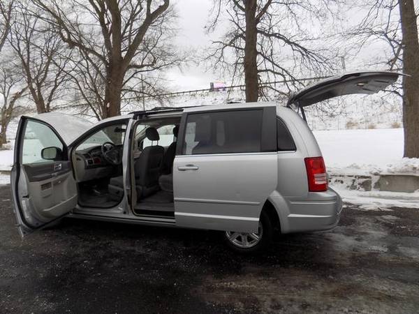 2008 Chrysler Town Country 4dr Wgn Touring - - by for sale in Norton, OH – photo 17