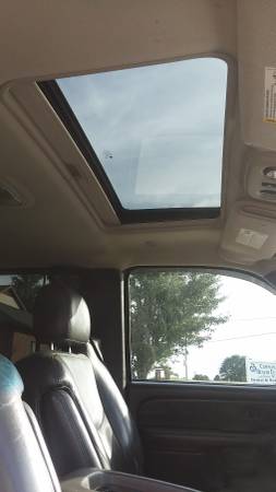 2004 Chevy Avalanche 4x4 Leather, Sunroof, Loaded, Lots of New Parts for sale in California, MO – photo 10