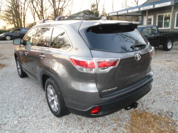 2014 Toyota Highlander XLE AWD ( Seats 8 ) * DVD * GPS * Leather -... for sale in Hickory, IN – photo 12