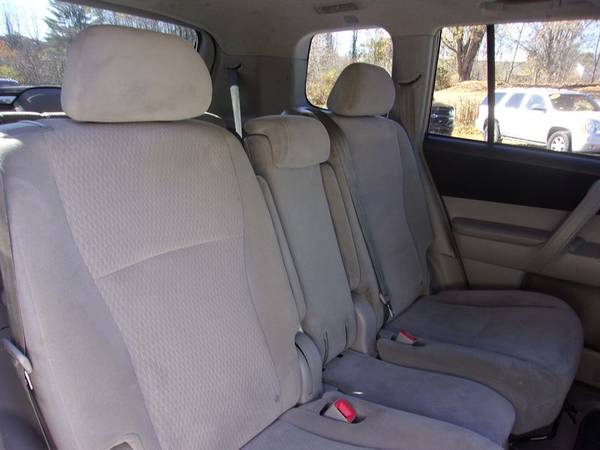 2010 Toyota Highlander Seats-8 AWD, 151k Miles, P Roof, Grey, Clean for sale in Franklin, VT – photo 12