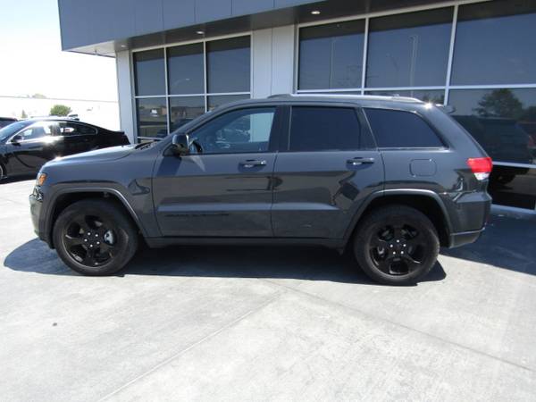 2018 *Jeep* *Grand Cherokee* *Altitude 4x4* - cars & trucks - by... for sale in Council Bluffs, NE – photo 4