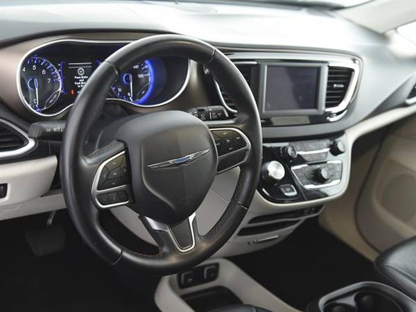 2018 Chrysler Pacifica Touring L Minivan 4D mini-van SILVER - FINANCE for sale in Louisville, KY – photo 2