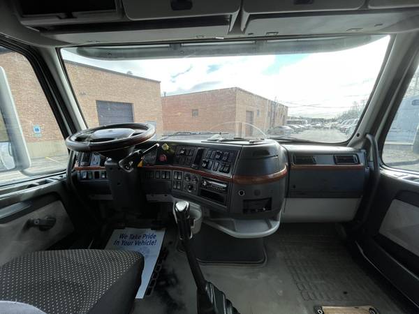 2006 Volvo VNL 670 ISX Cumins 400HP 10SPD Transmission - cars &... for sale in Elk Grove Village, IL – photo 15