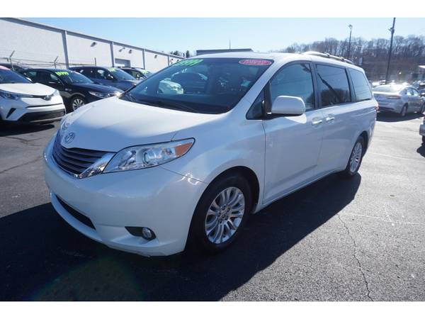 2015 Toyota Sienna 5dr 7-Pass Van XLE AAS FWD - - by for sale in Knoxville, TN – photo 4