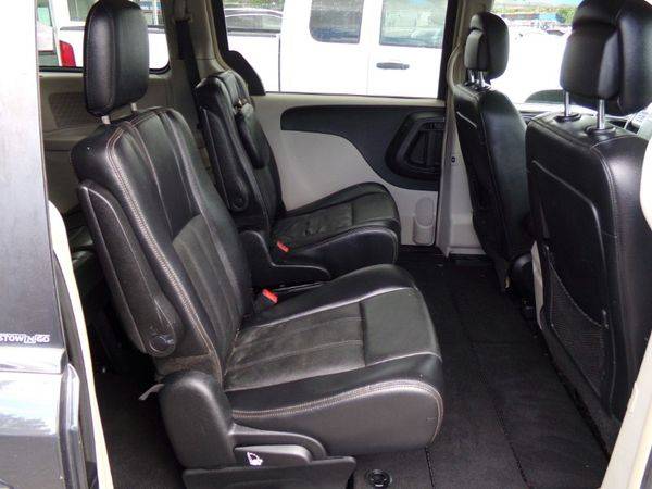 2012 Chrysler Town Country Touring for sale in Cleveland, OH – photo 16