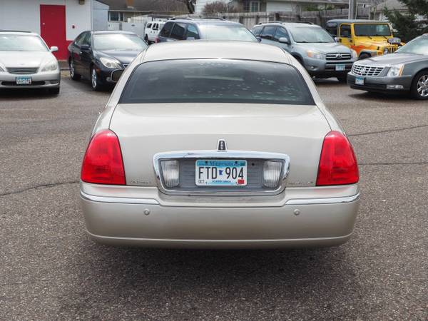 2004 Lincoln Town Car Signature - - by dealer for sale in Inver Grove Heights, MN – photo 5