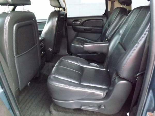 2008 Chevrolet Suburban 4WD 4dr 1500 LT w/2LT with Steering wheel,... for sale in Janesville, WI – photo 11