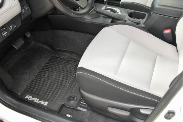 2017 Toyota RAV4 XLE AWD- Safety Sense, Sunroof, Power Liftgate for sale in Vinton, IA 52349, IA – photo 17